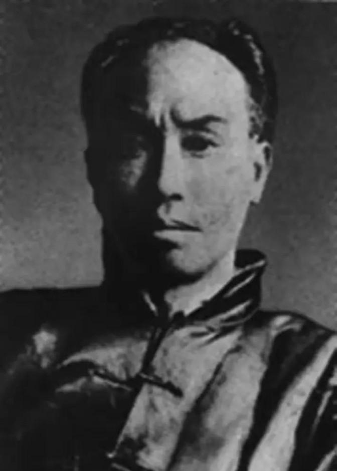 1953年，毛主席来到陈独秀的家乡安庆视察。突然，毛主席问工作人员：“陈