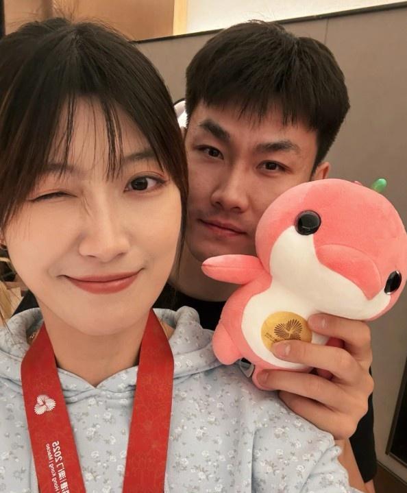 王睿泽女朋友感受他的荣誉，同样都是体育人，说什么都显得正能量足现在有些球迷，