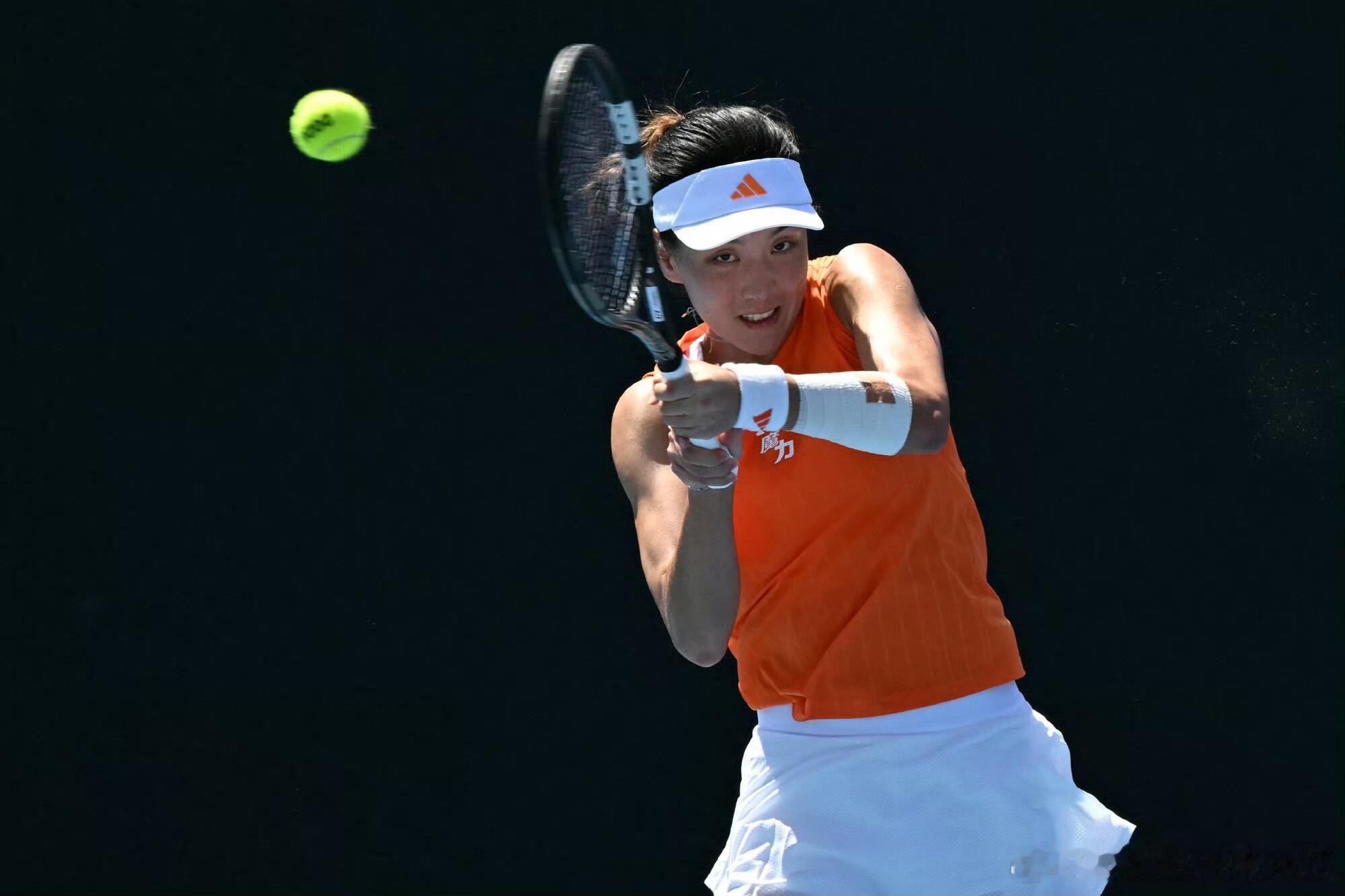 江苏省发来贺电：王欣瑜首进澳网第三轮4:6，6:4，6:4，只有无限接近死亡，才