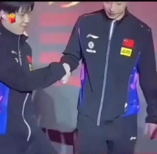 王大头这波操作，怕是要把莎莎的信任值耗光了吧？一句“王大头”喊出来，那语气