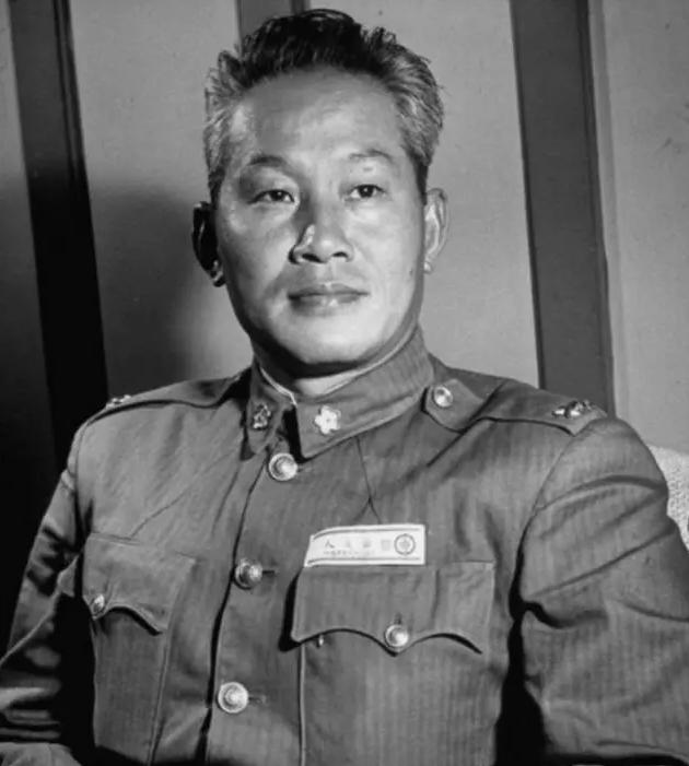 1951年，孙立人上床睡觉，顺手搂住老婆。手一碰到人，他就觉得不对。掀开被子一看