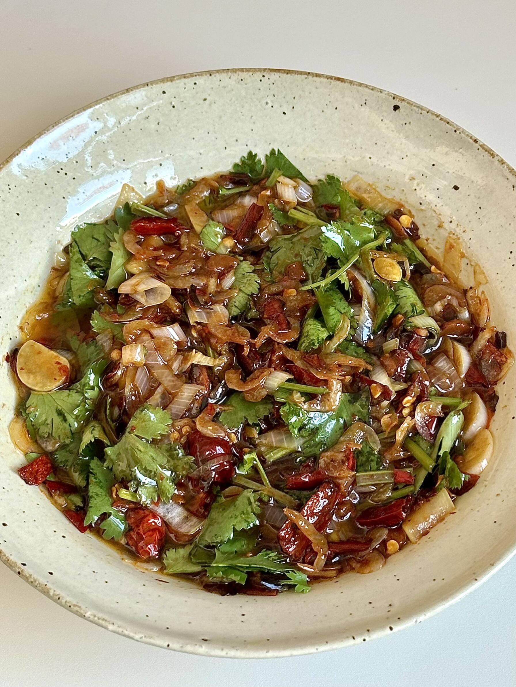 糊辣椒虾皮酱拌面🍜咸香微辣，越吃越上头家人们谁懂啊😭这碗糊辣椒虾皮酱拌