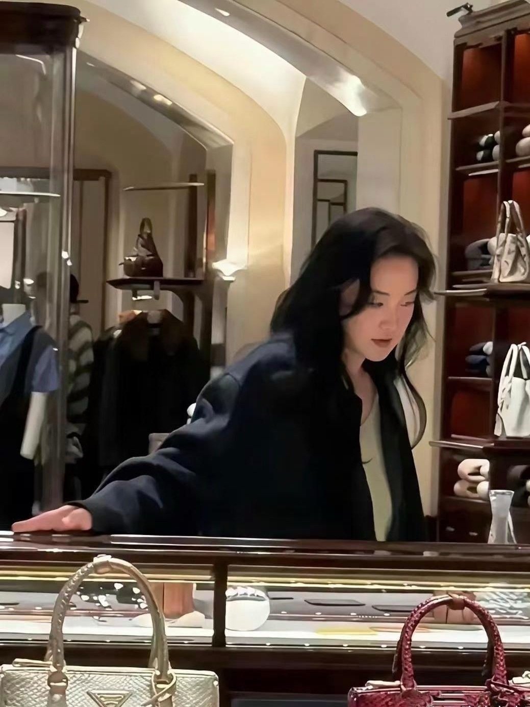 贾玲已经完全是另外的人了，现在好高冷，完全认不出来​