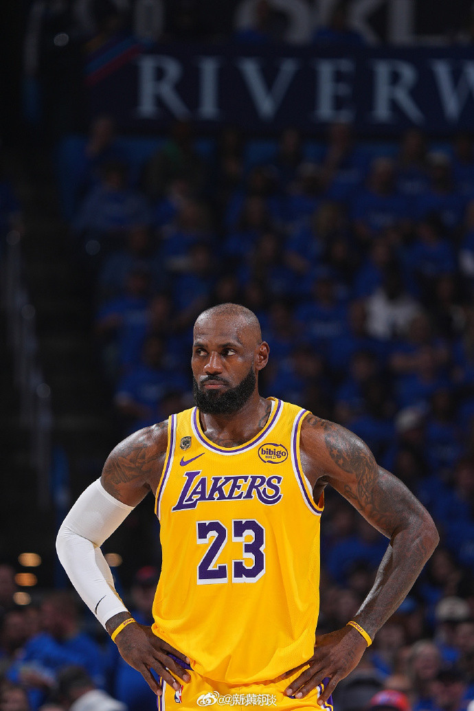 【#詹姆斯再谈退役#】#这是詹姆斯最后一舞吗#12日，NBA季后赛西部半决赛