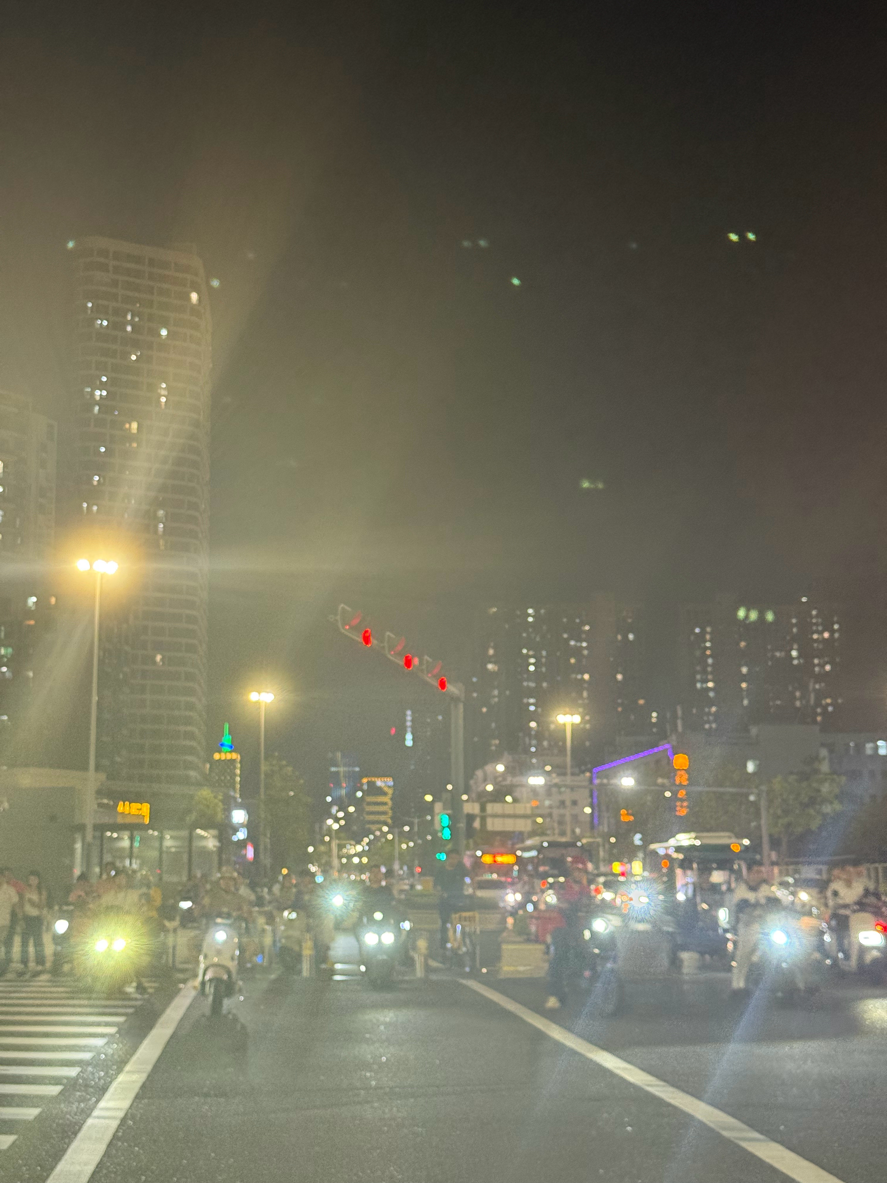 今天这两场16进8，可看可不看了！没啥兴趣，索性出去散步🚶🏻‍♂️吧[捂脸哭]