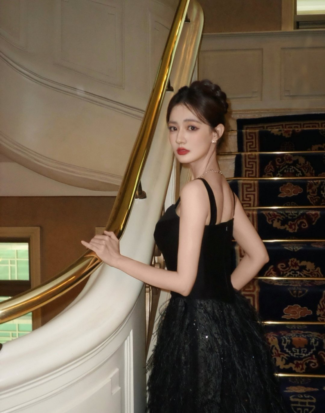 徐璐透露目前体重为96斤徐璐直播中回应体重问题。163cm，96斤，她说这是最近