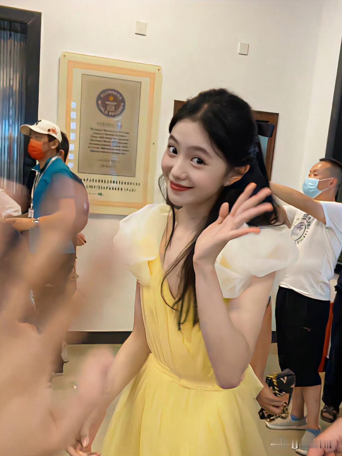 刘浩存能继续在各大平台出现已经说明了她本身没什么问题。他家这种事儿赔完钱就行了，