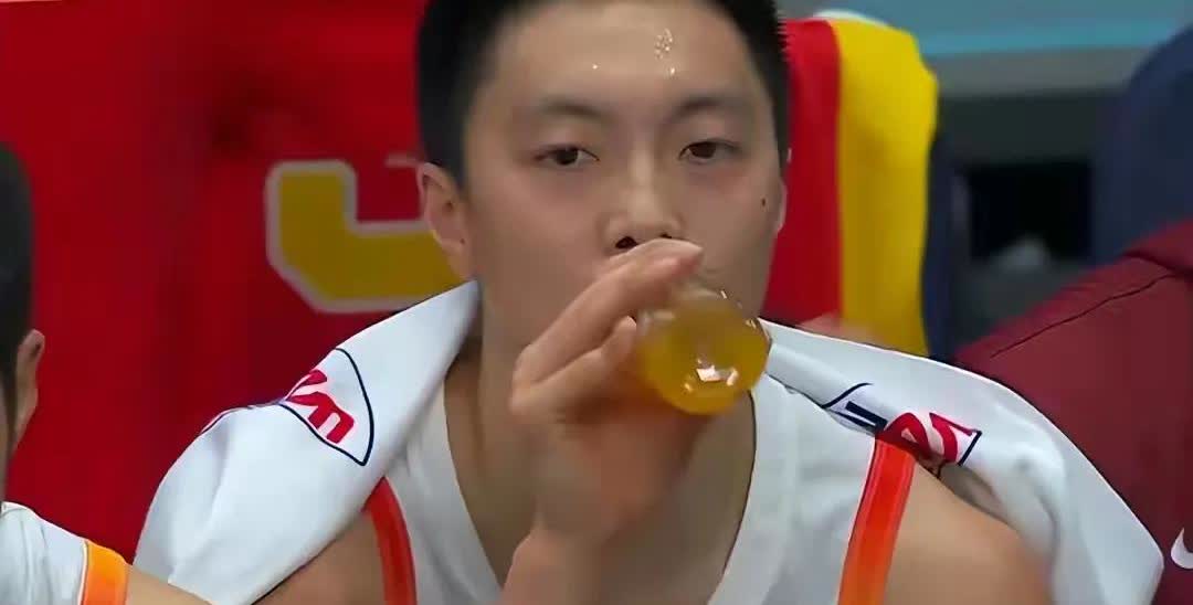 中国男篮想要战胜新西兰，进入决赛，必须做出改变：必须拿下胡明轩，廖三宁，