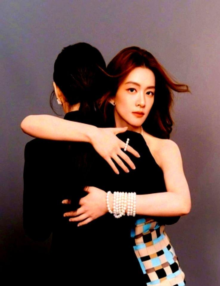 老天爷赏饭吃的脸，十年不红。一红就红透了。陈昊宇在《乘风2024》夺冠前，已