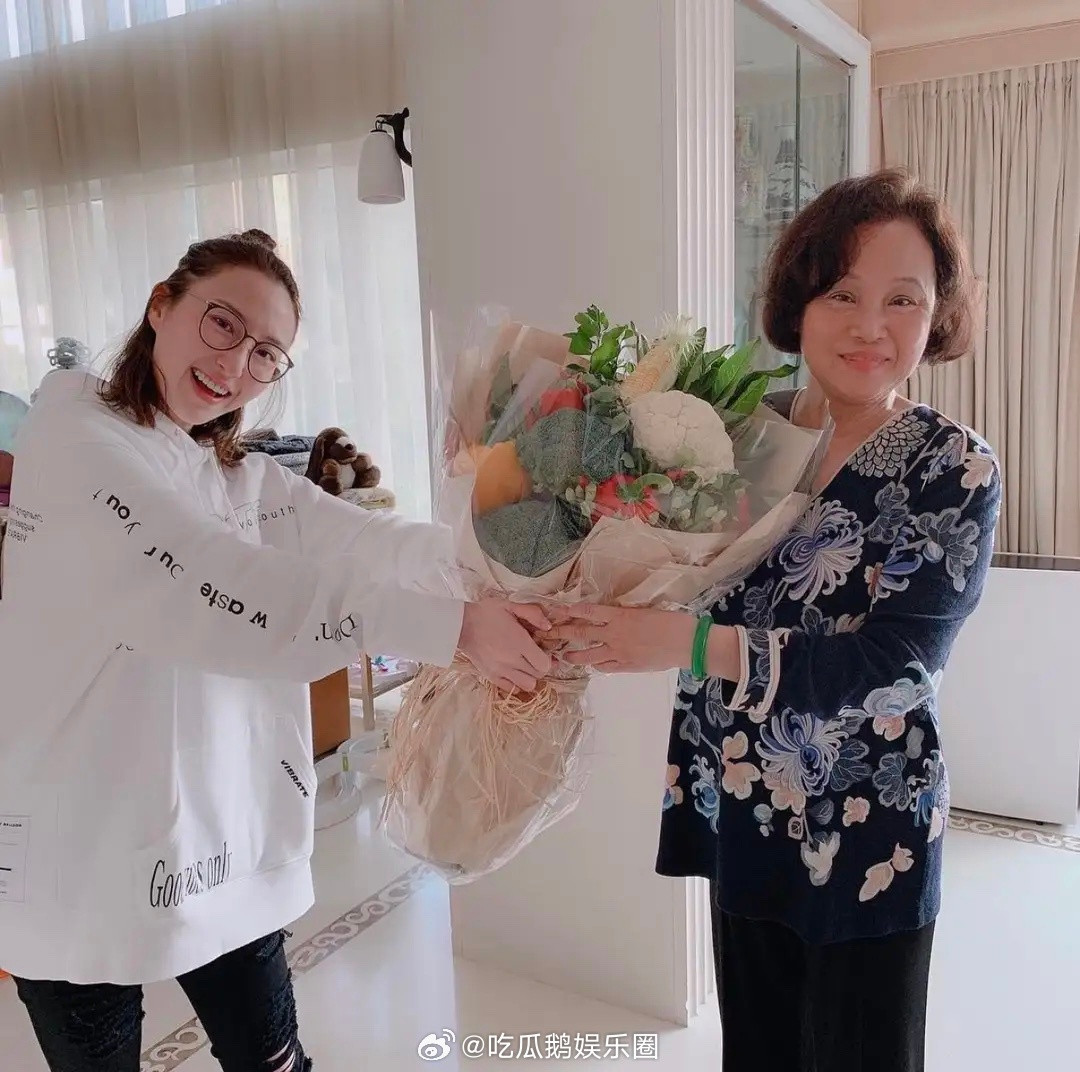 三太陈婉珍72岁生日仨子女相伴庆祝，娘家亲戚也在场，女婿孙女没露脸！