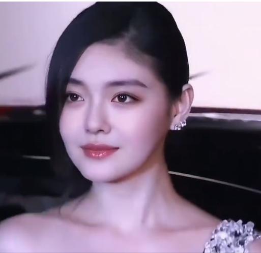 在具俊晔回韩国的时候，汪小菲曾向大s表白说还爱她，可惜大s却不愿意复婚，其实