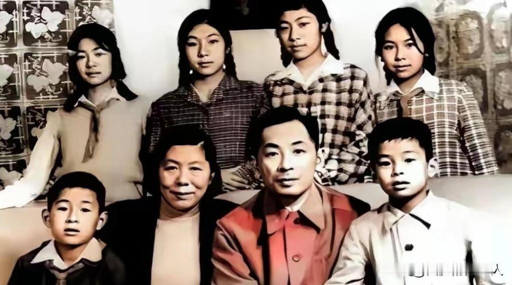 1985年，开国上将叶飞在病榻上听闻小女儿叶之枫因泄露国家机密被捕的消息，沉默良