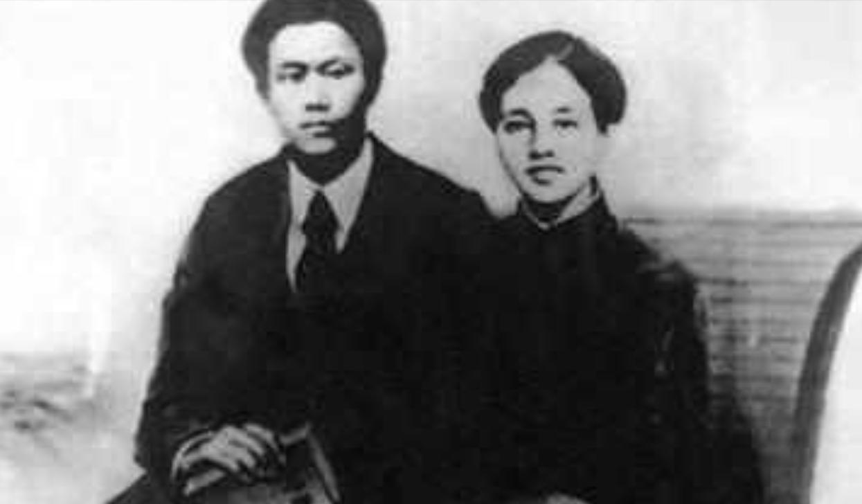 蔡和森与向警予分手后，留在莫斯科担任中国共产党驻共产国际的代表。此时的蔡和森可谓