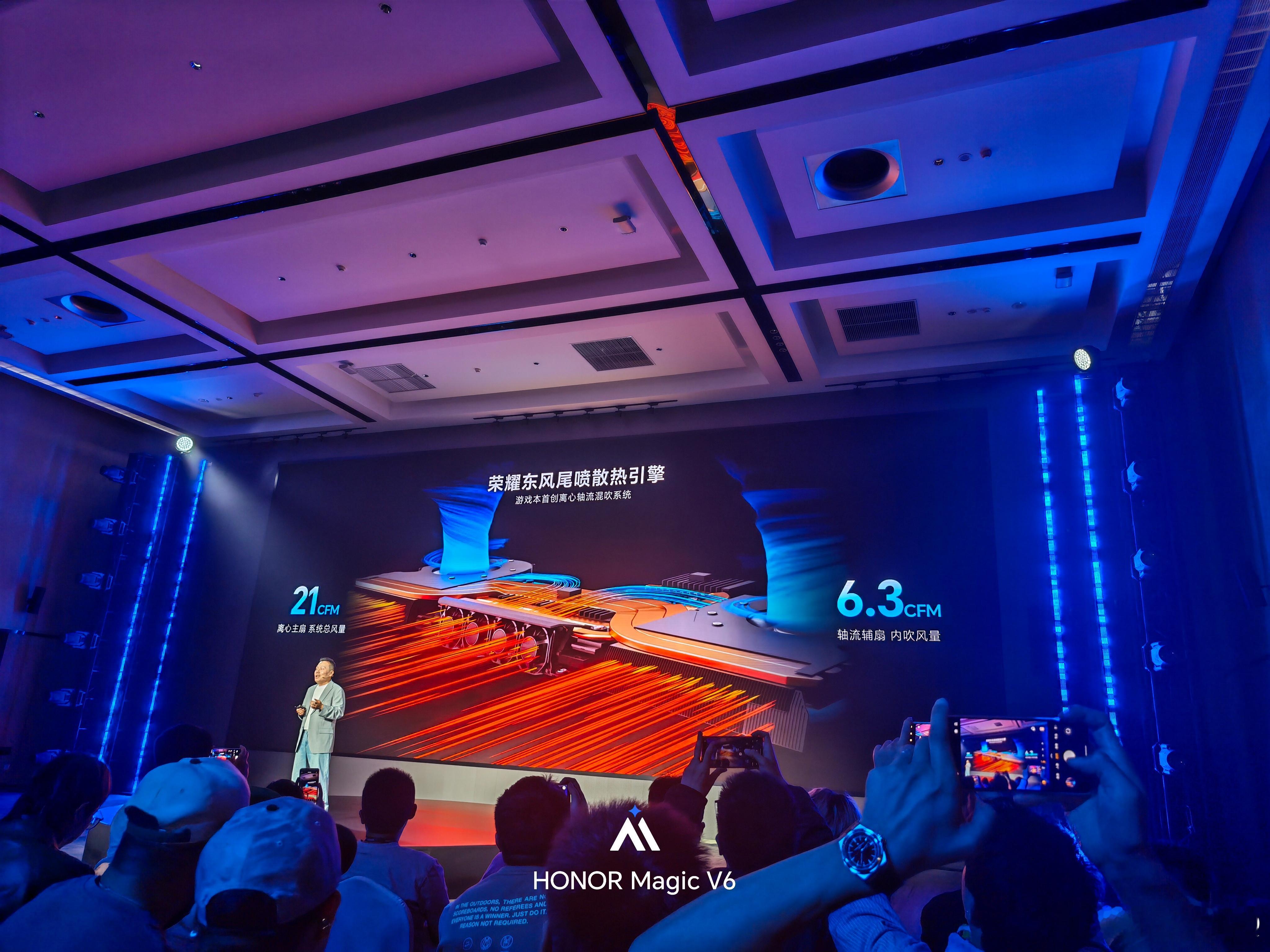 荣耀也算是把笔记本的最大痛点：散热。荣耀WIN游戏本首发东风尾喷散热引擎给了一个