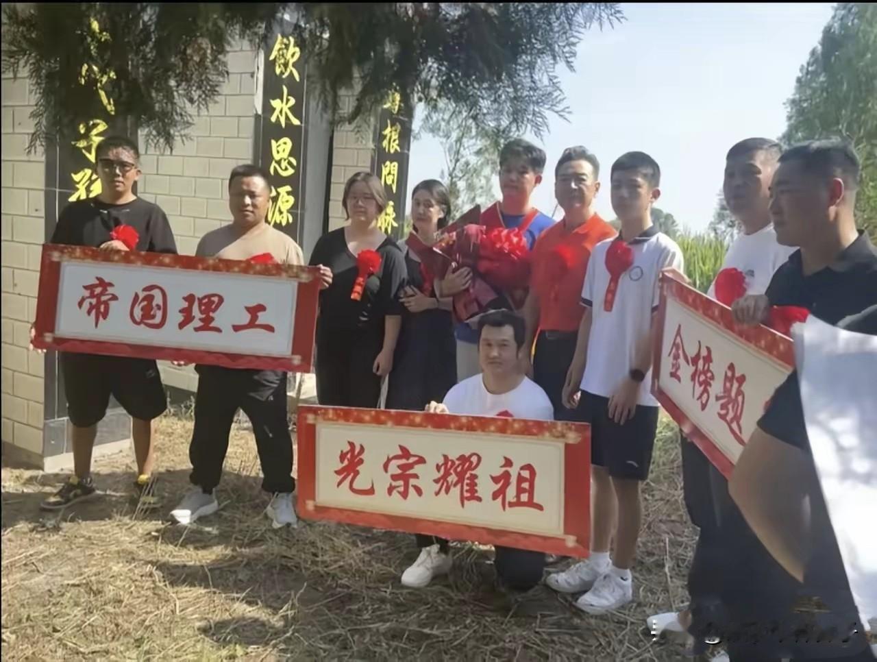 真是“祖坟冒青烟”了！寇振海全家高调庆学，看完学校我彻底懂了最近刷到一条特