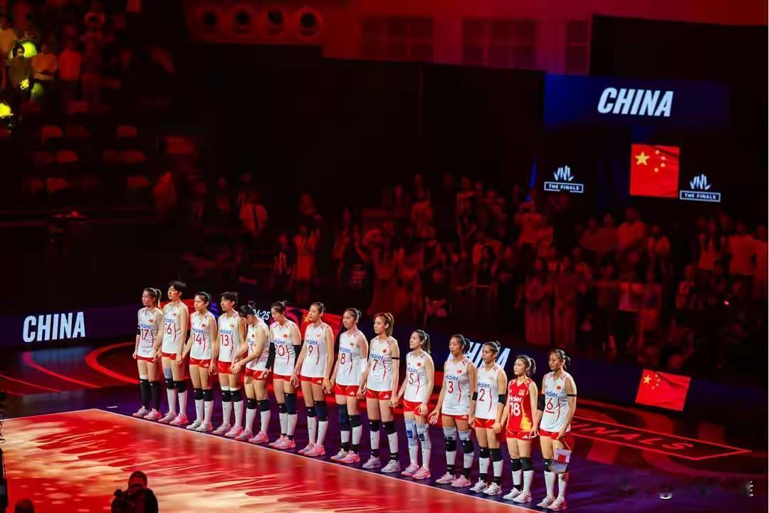 难以置信！实在是难以置信！中国女排战胜了排名第一的美国女排。世界女排联赛八进四