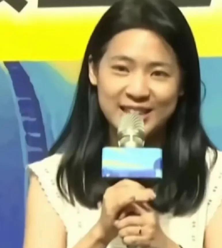 国民党立委徐巧芯嘲讽民进党称，民进党关税不会，但是关人很会；赖桑行政不会，但是清