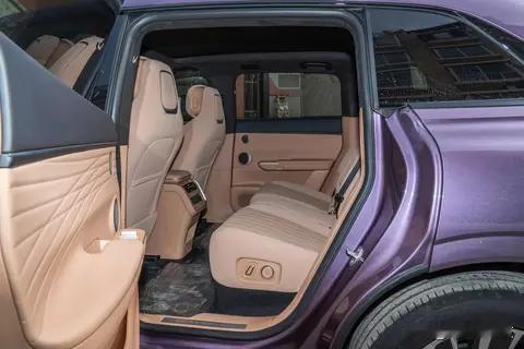 17.28万起售的2025款星纪元ET，堪称“性价比屠夫”。3000mm轴距+1