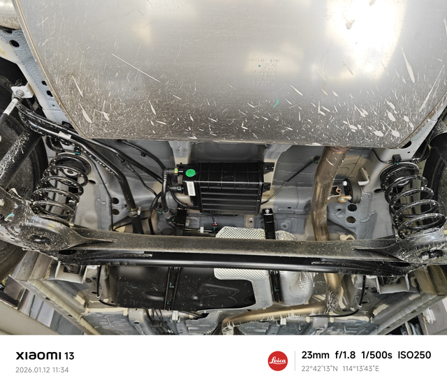 吉利帝豪第四代400万纪念款手动超越看下底盘说说大家的看法