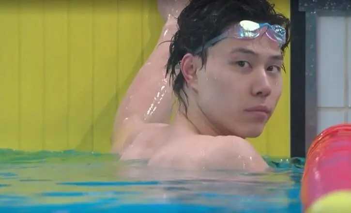 蛙王稳了！覃海洋59秒25独闯1分大关全运会100米蛙泳预赛头名晋级游泳2