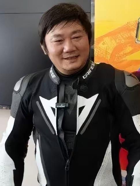 张雪说，20亿的年销目标有望提前完成。450家门店，超预期布局。欧洲市场，样车已