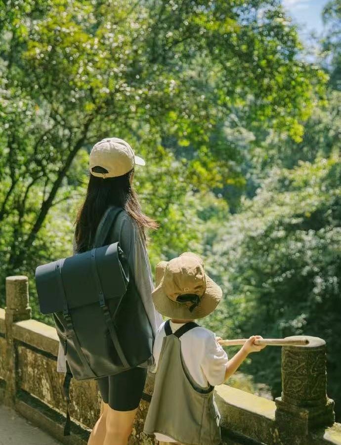 精彩到不敢相信！湖北，女子17岁时结识了52岁的已婚男子，两人一时冲动，多次发生