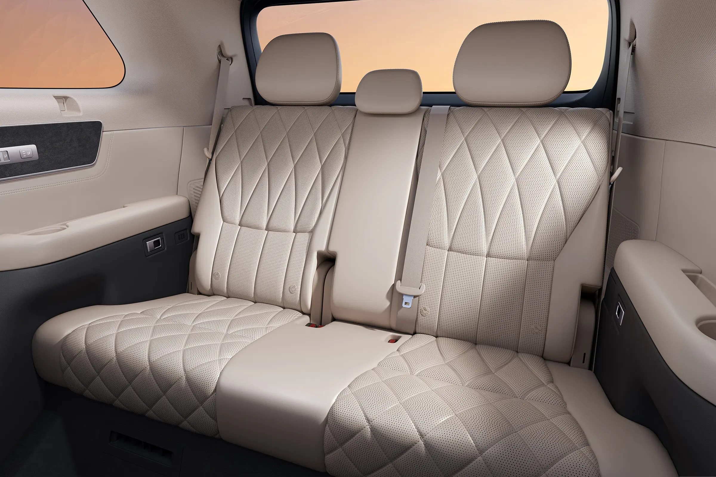 我原本以为比亚迪的技术发布会，无非就是兆瓦闪充，二代刀片电池这些东西，结果王朝网