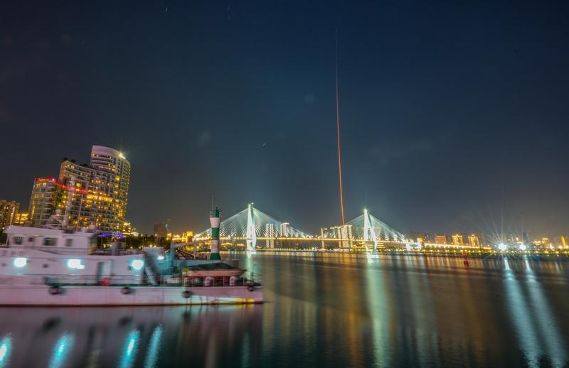 你们是持股过节还是持币过节？说到底，就看你的仓位在哪儿。当前市场分化明显，主