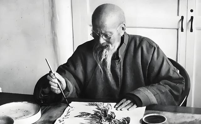 1953年，有人花2块钱向齐白石求画，齐白石只画了2片咸鸭蛋，对方陪着笑脸：“有