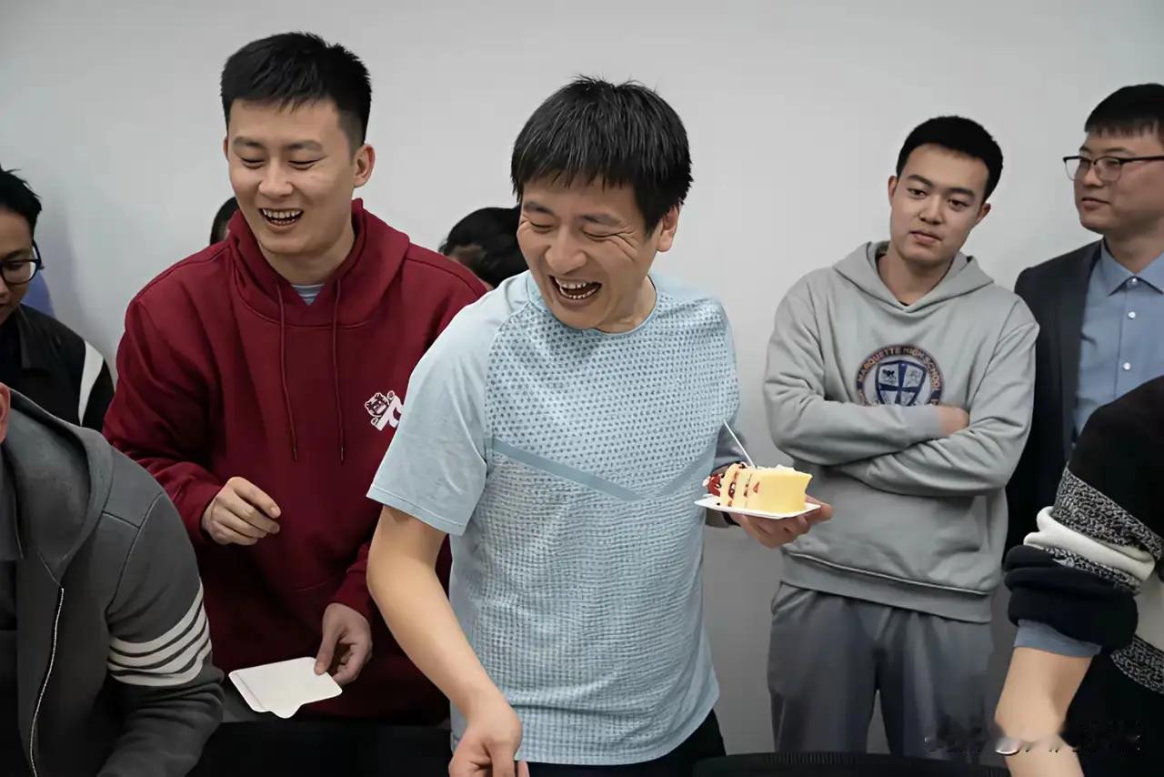 大盛老师不是那个离职的，别拿错了对象！大盛老师声明，他不是那个离职的老师