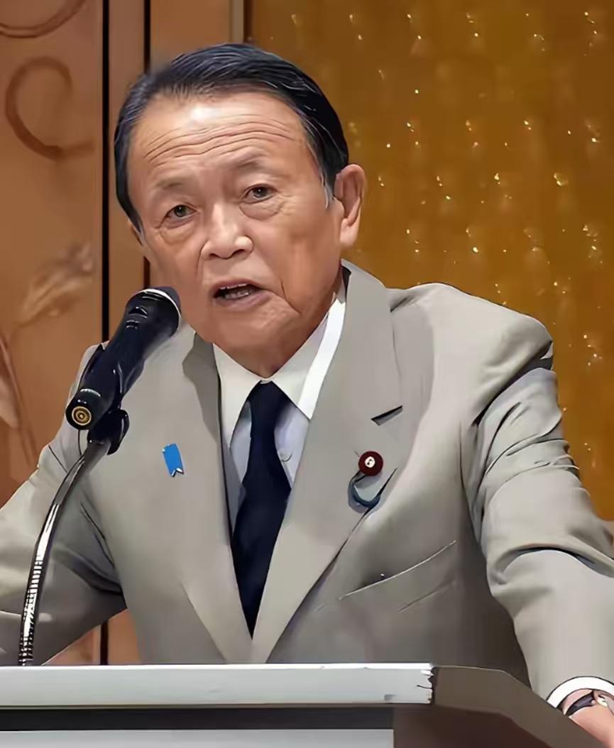 高市估计能把麻生太郎给蠢哭，我估计他可能已经后悔推高市上台了。诚然，高市的错误言
