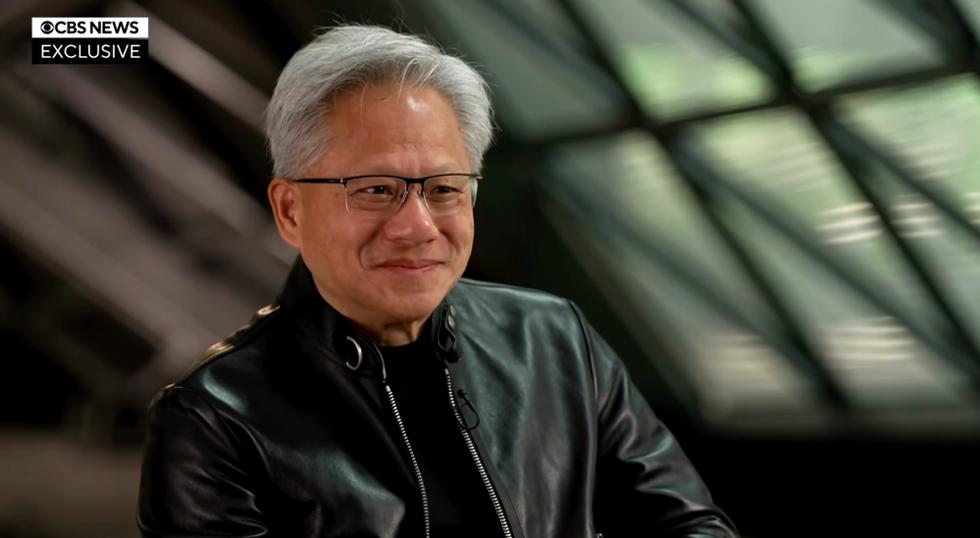 黄仁勋又接受采访表示：芯片封锁是愚蠢的，AI末日论也是烟雾弹！黄仁勋9月20日