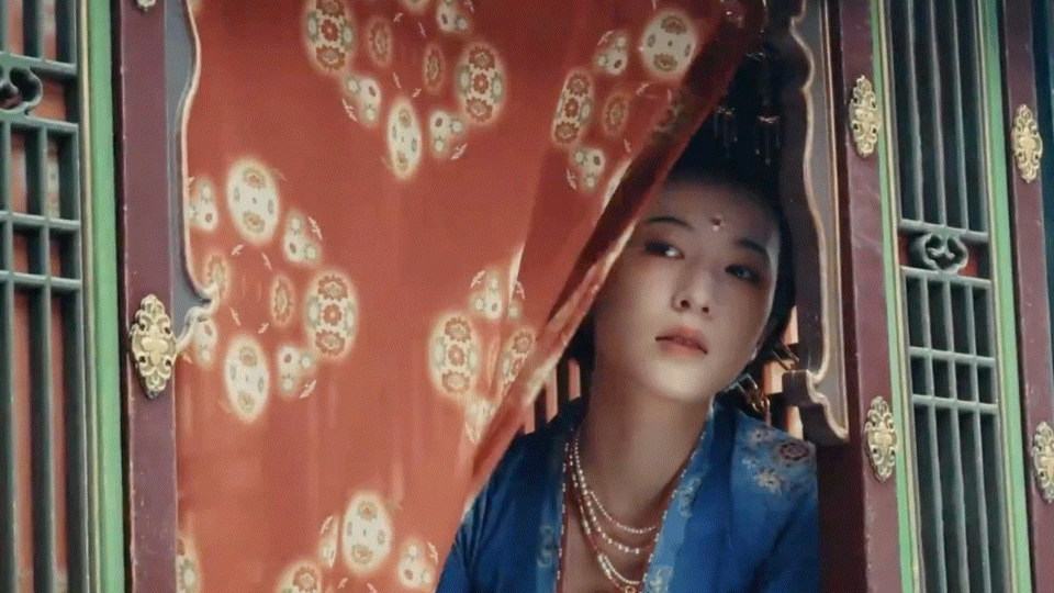 周雨彤太平年定档海报周雨彤这张《太平年》定档海报也太好看了吧！眼神里都是故事感