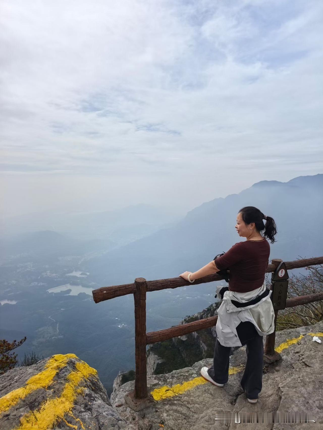 退休本该是件让人羡慕的好事——不用再每天早起打卡上班，不用看领导脸色、应付复杂的