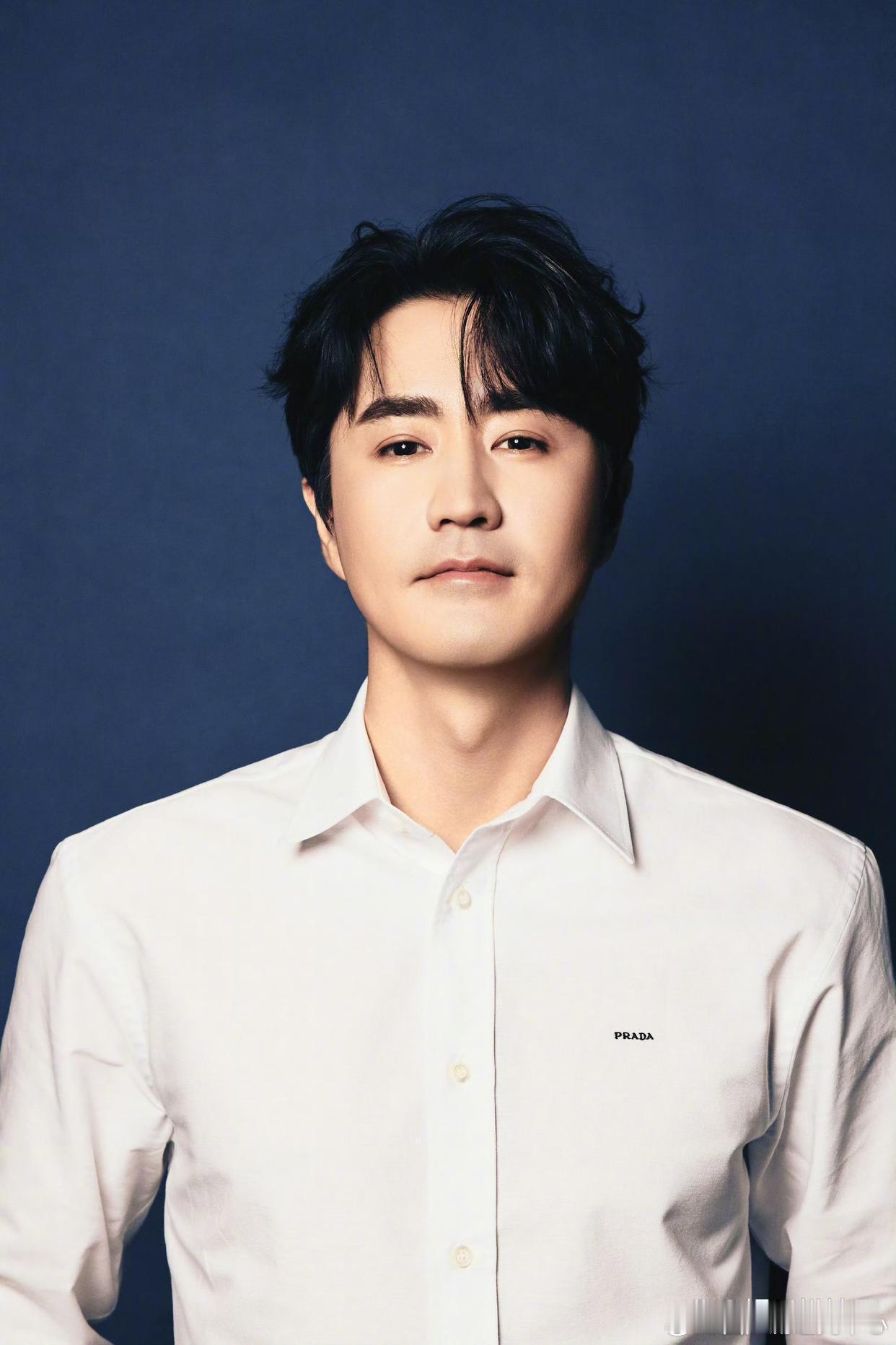 1.杨玏也在刻意煽动舆论，让人知道他曾经跟某个女星交往的“事实”，他对对方无情分