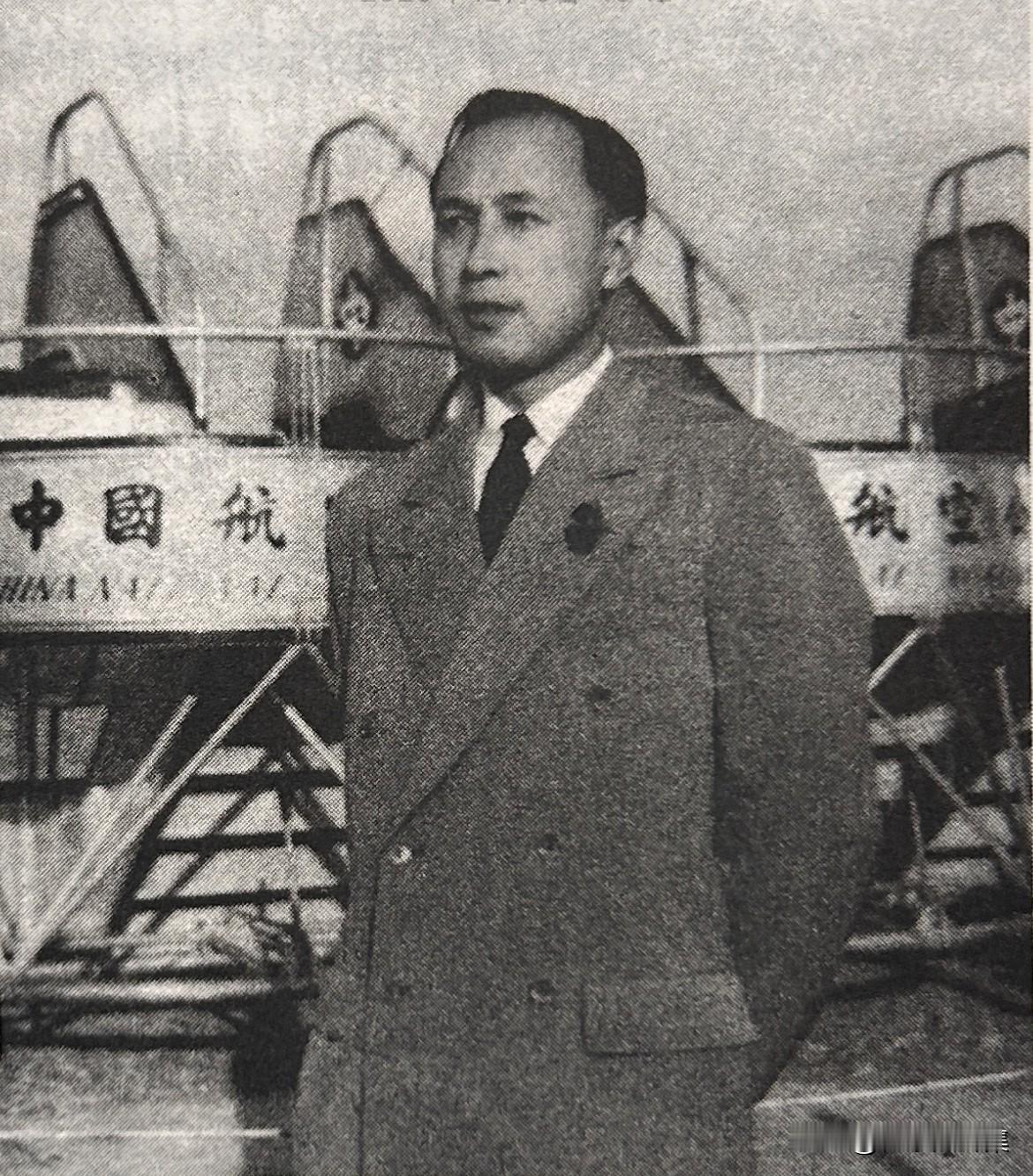 【老照片背后的故事157】1947年9月26日，上海龙华机场，结束探亲的钱学森