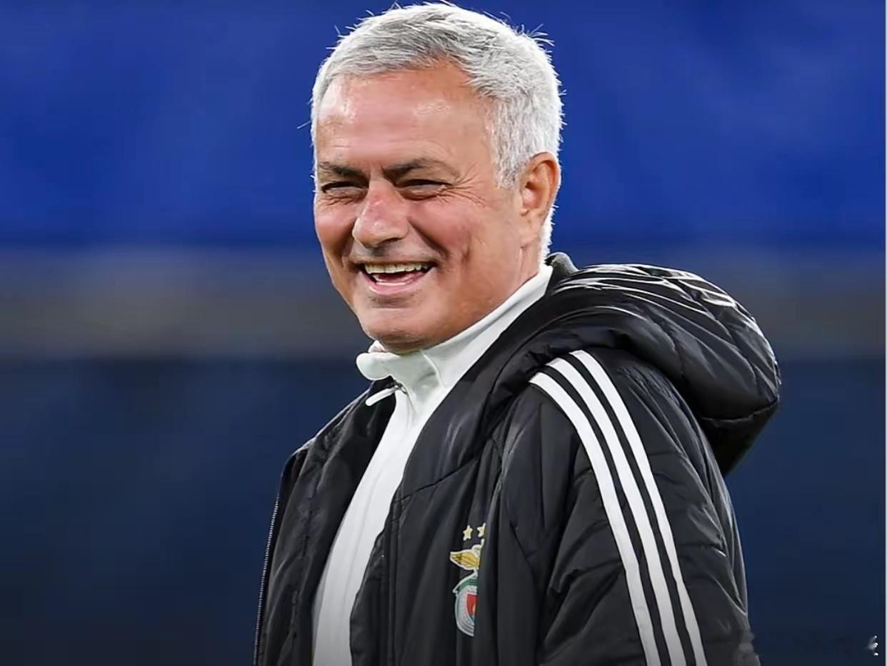 如果欧洲只有9家俱乐部可以称为豪门，皇马、巴萨、曼联、利物浦、拜仁、国米、AC米