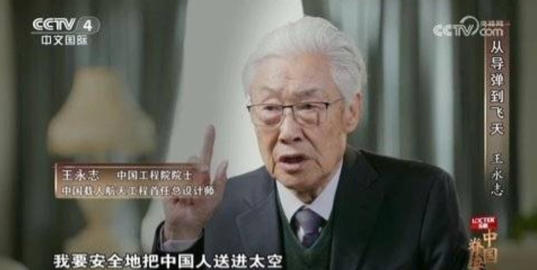1964年，钱学森在研发东风2号导弹时，发现射程不够，几乎所有人都建议要多加助燃