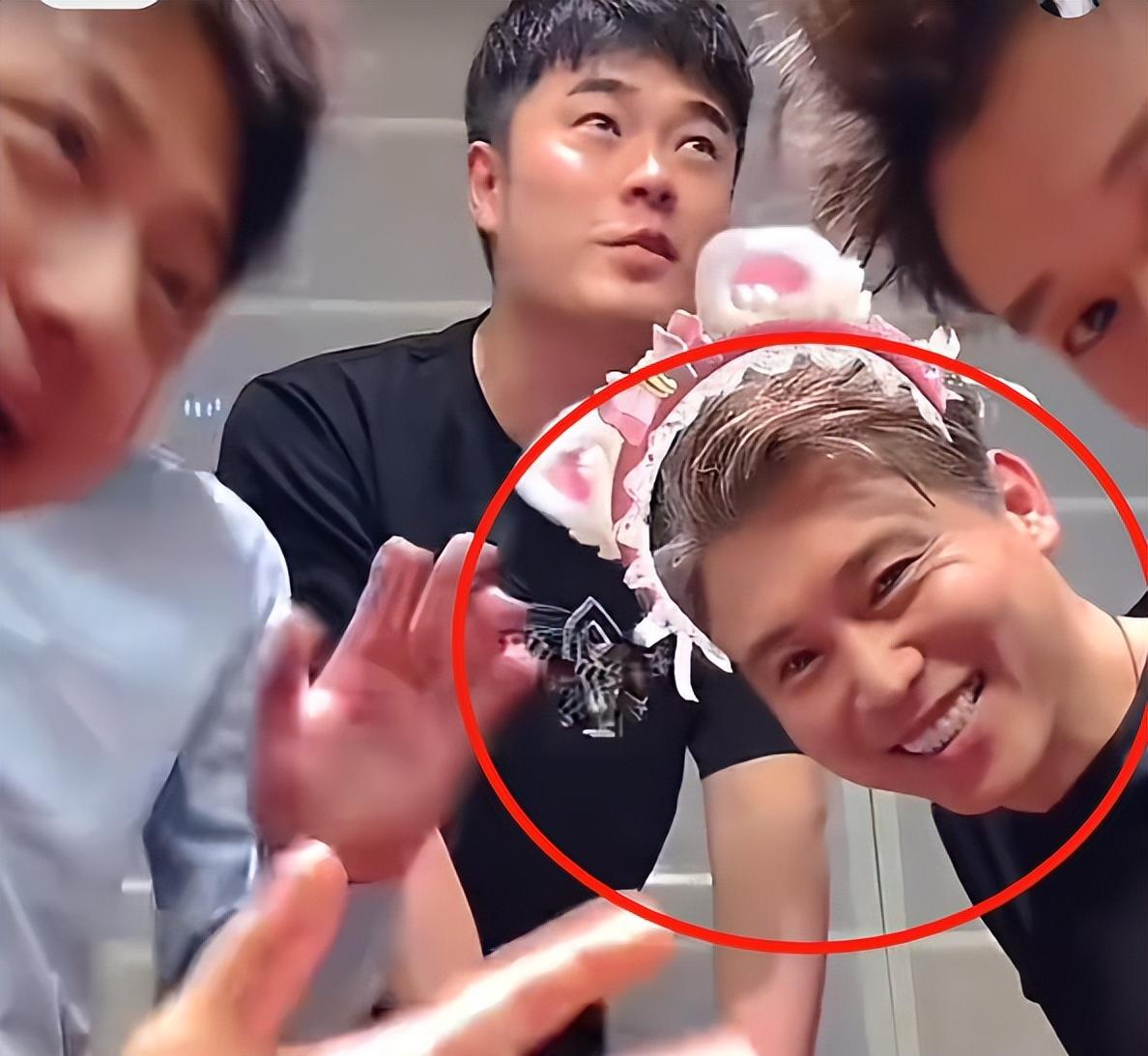 李乃文说，那天晚上我在邓超陈赫的直播间里哈哈大笑，谁知道媛媛已经走了。手机一震，