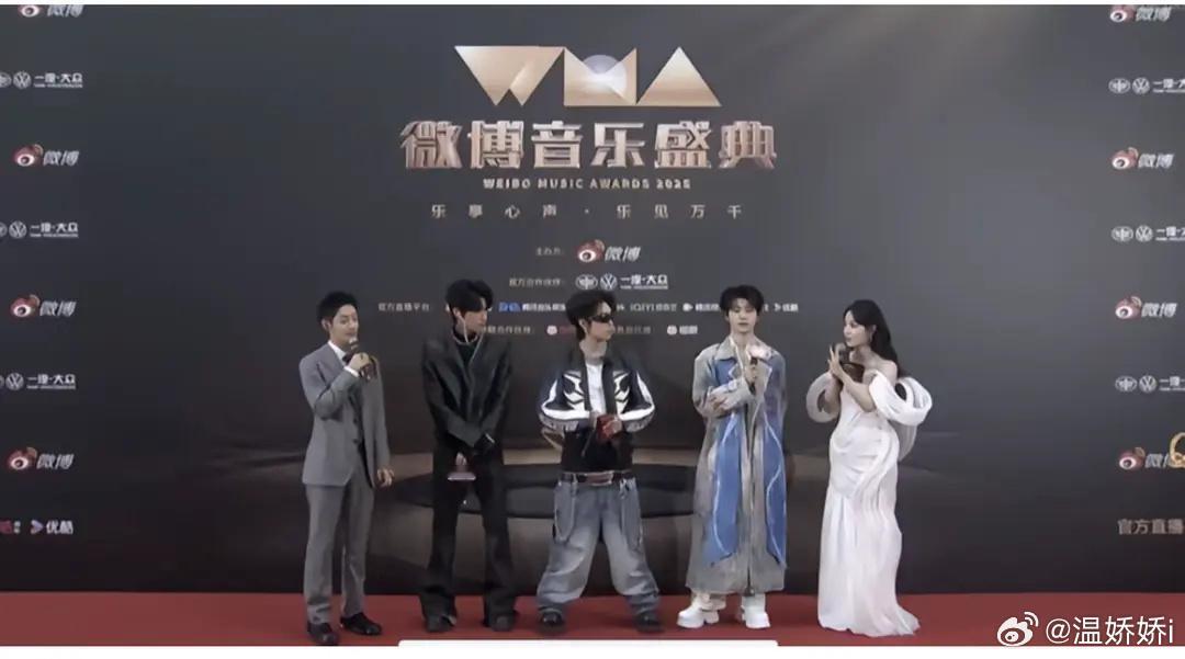 我又不懂时尚了😅​​​