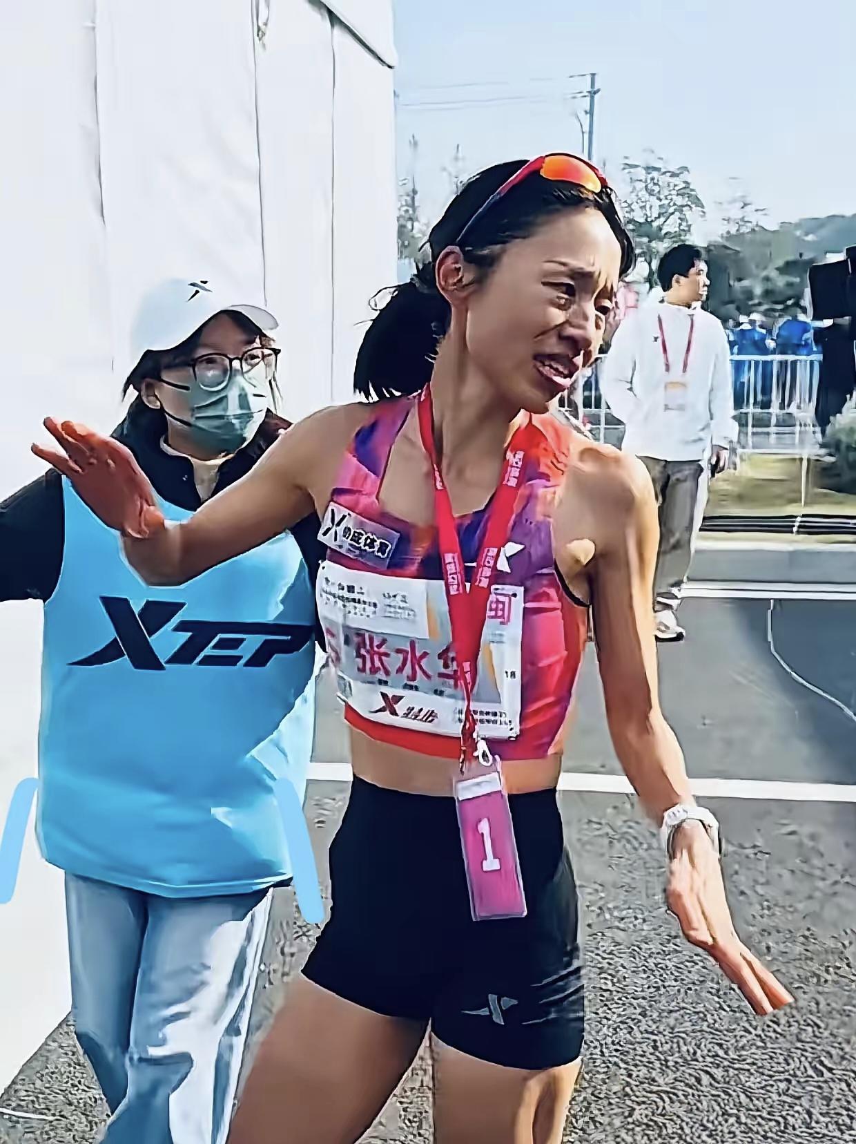 最快女护士张水华要面对鱼和熊掌如何两全这个世纪大难题了。福州马拉松的赛道上