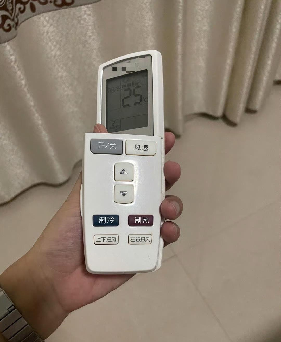 无意之中摔倒了空调遥控器[汗]​​​