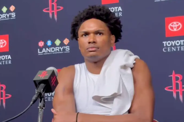 NBA火箭115-113击败快船。赛后火箭球员阿门-汤普森接受了记者采访，阿门