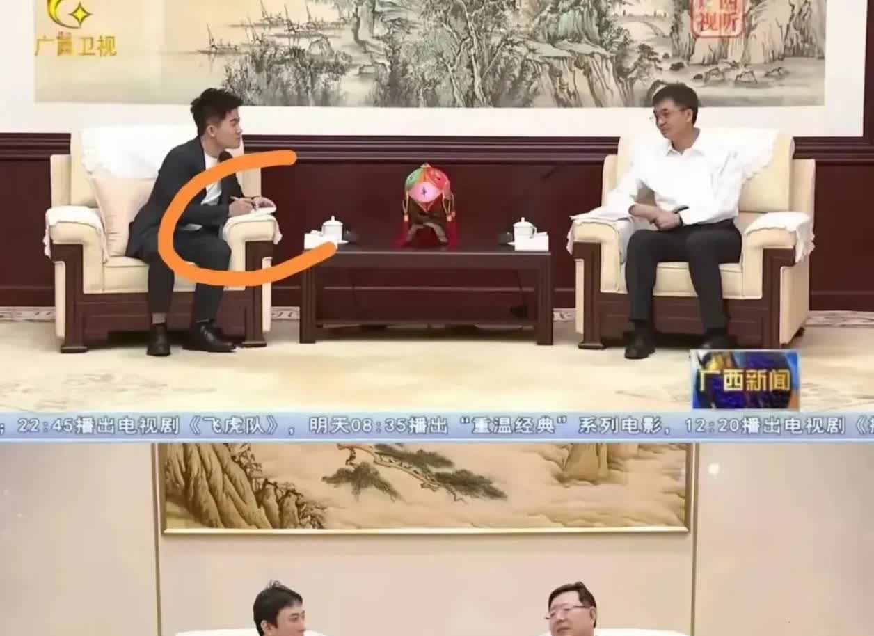 董宇辉拿着本子记着，王思聪处之泰然？为什么？董宇辉穷苦孩子出生，没什么背景。