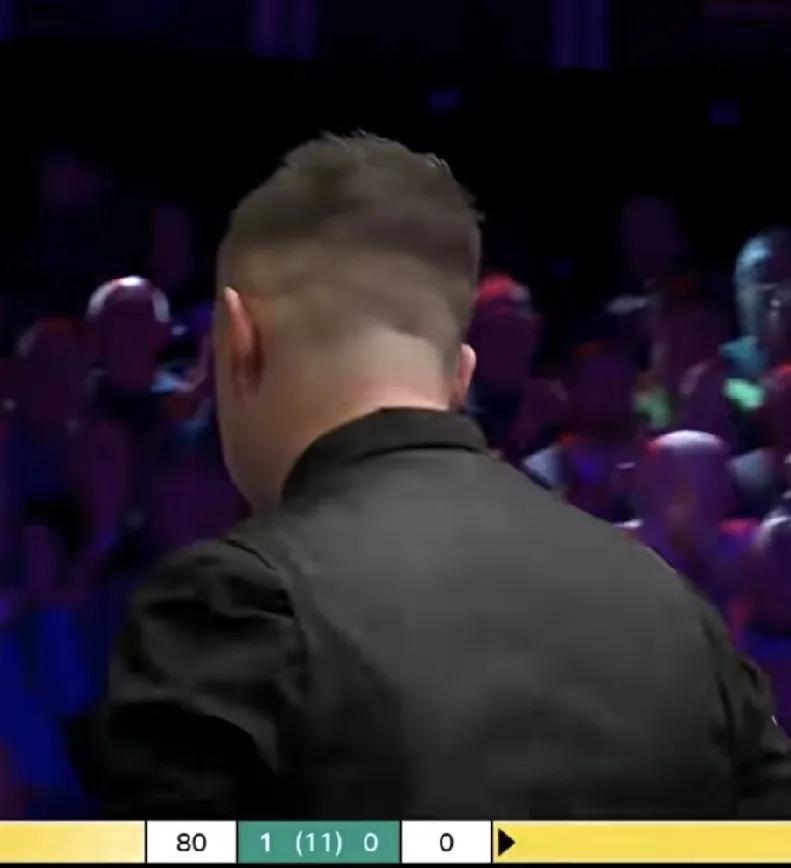 凯伦威尔逊冲击147失利！打完10套红黑球，母球走位偏高，进攻第11颗红球角度