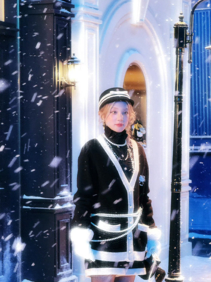 宋雨琦雪夜洋娃娃宋雨琦复古千金风哇哦~宋雨琦今天是雪夜洋娃娃吧！复古千金风造型