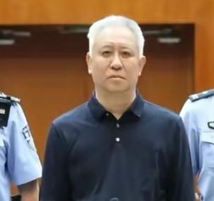 许家印判了，无期。坑了那么多买房的老百姓，非法集资加诈骗，这结果一点都不冤。两个