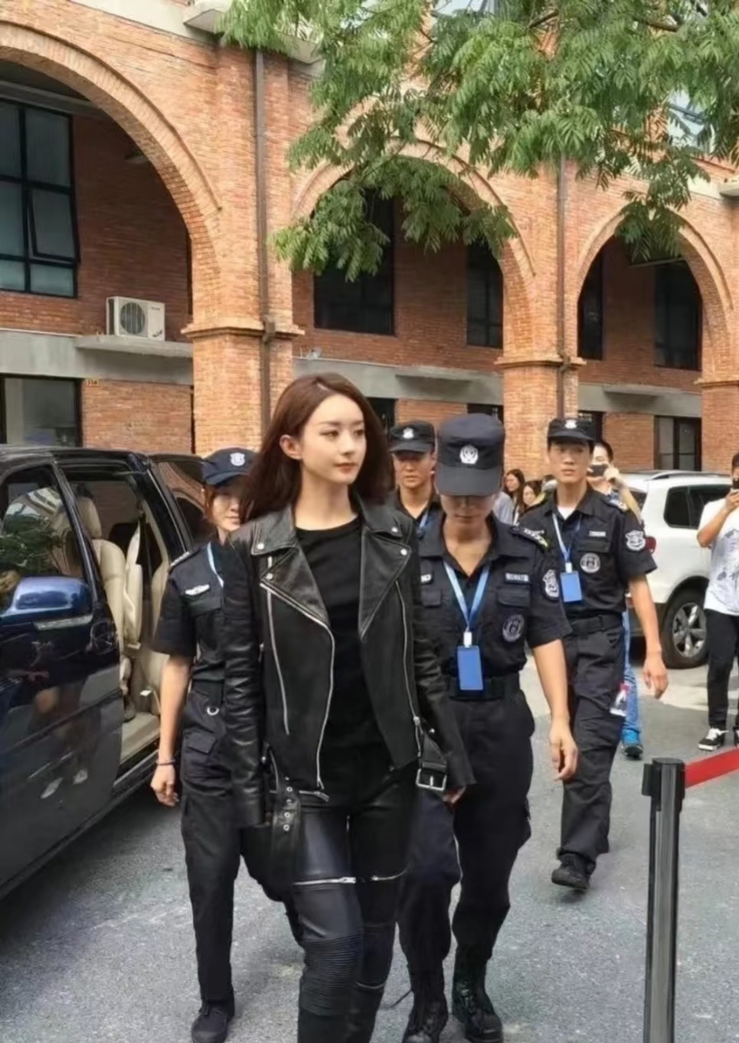 赵丽颖这是谁家的小兔兔呀