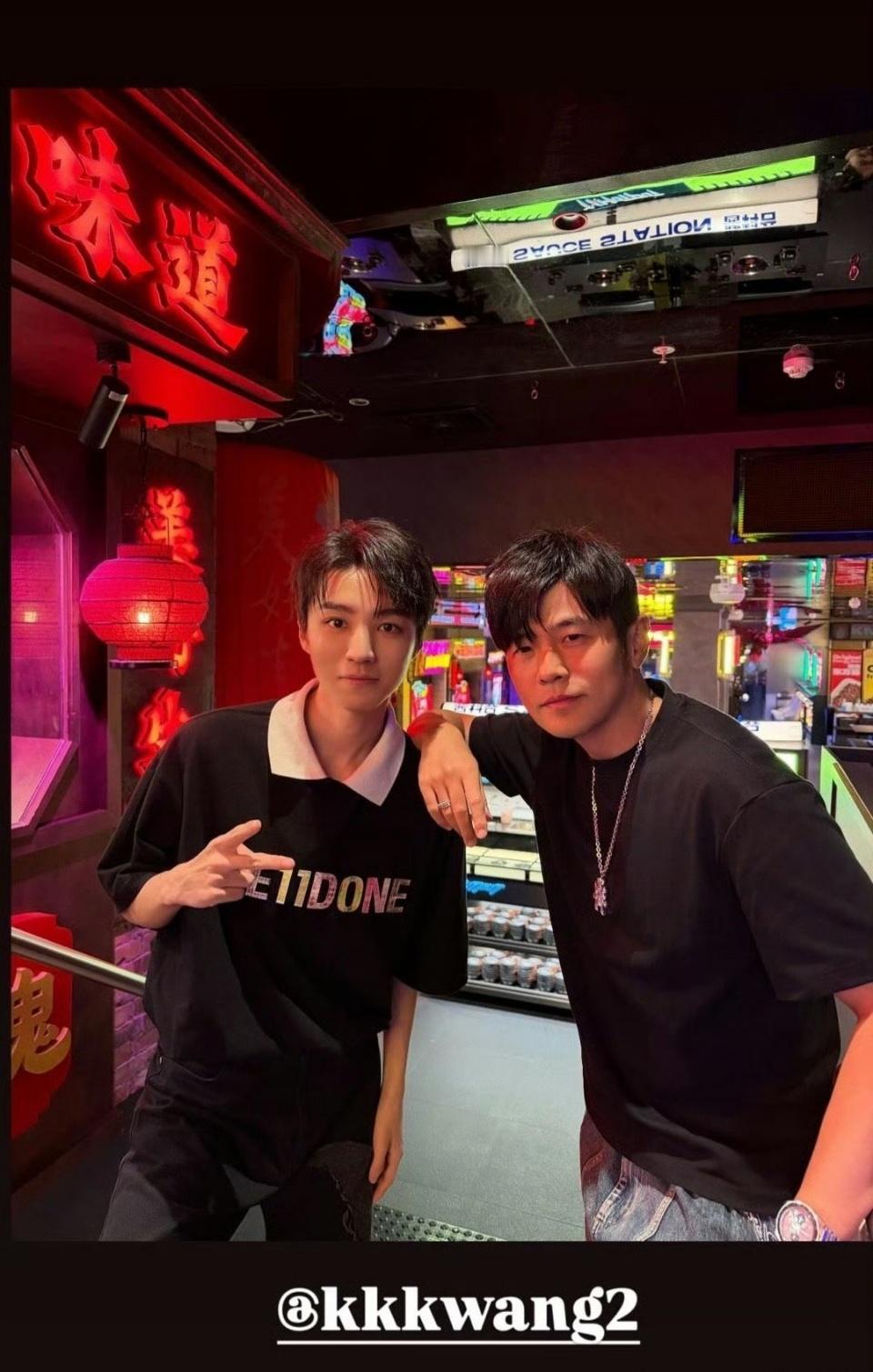 周杰伦发和王俊凯陈奕迅合照周杰伦王俊凯陈奕迅三人合照周杰伦发和王俊凯陈奕迅合照