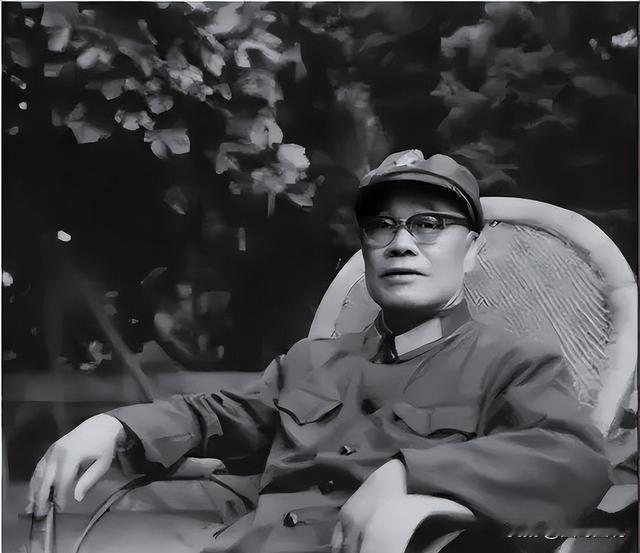 1977年，当​冼恒汉得知中央派萧华来担任兰州军区副政委以后，他心里明白，这是来